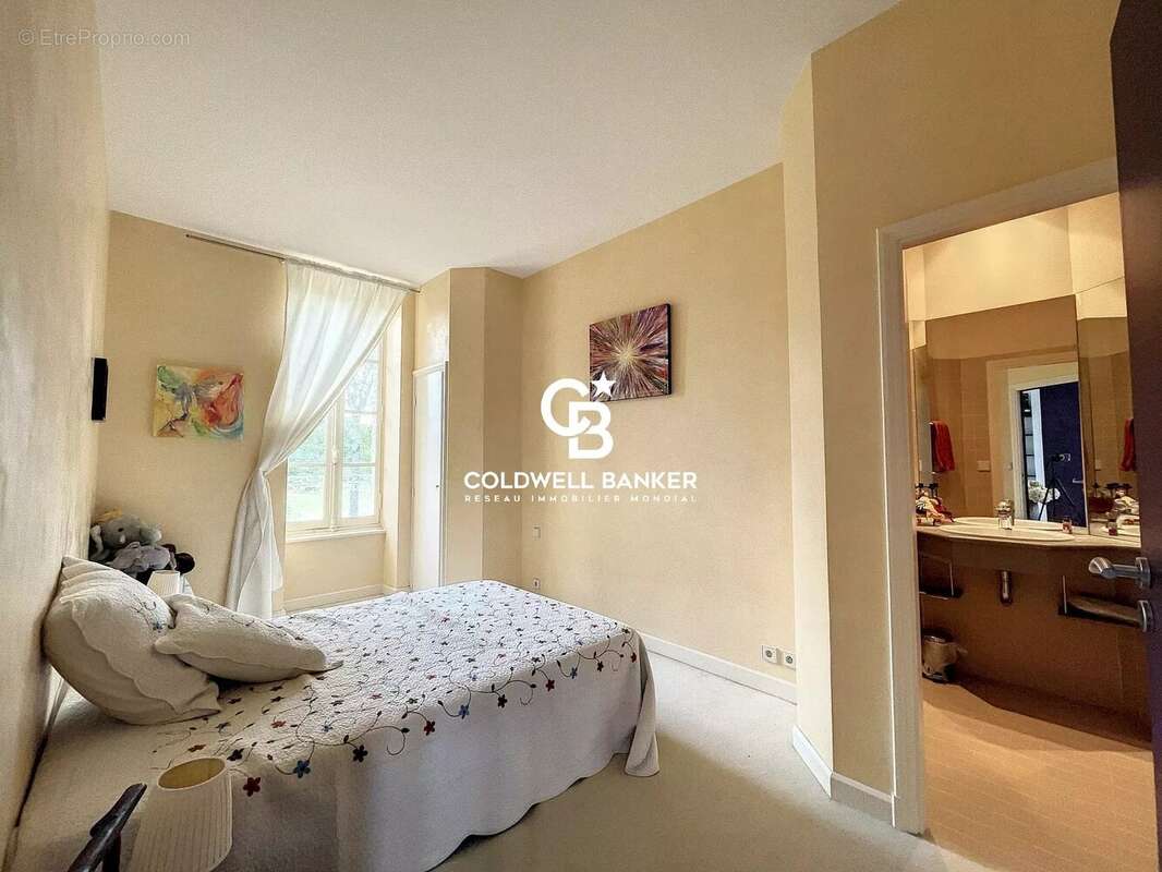 Maison à MOUTIERS-LES-MAUXFAITS