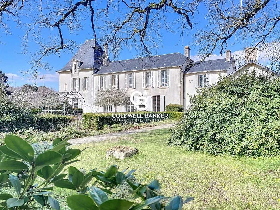 Maison à MOUTIERS-LES-MAUXFAITS