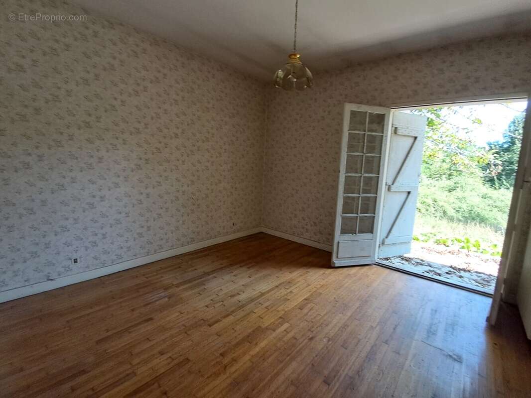 Maison à SAINTE-COLOMBE-EN-BRUILHOIS