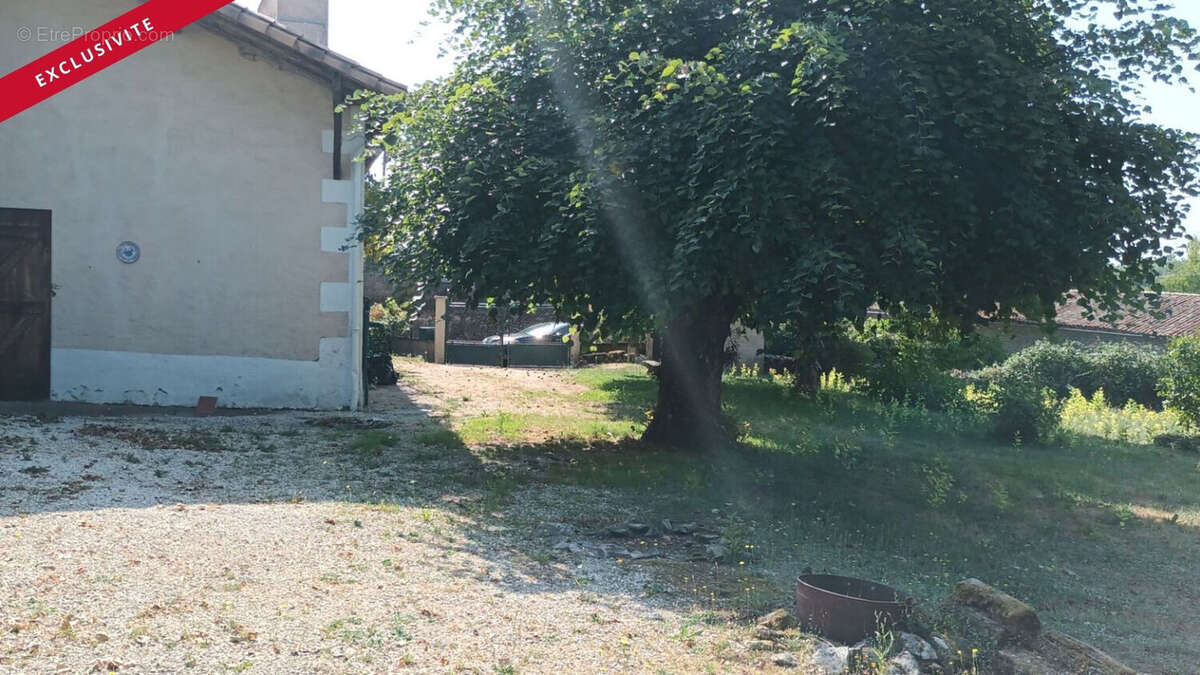 Maison à LIMALONGES