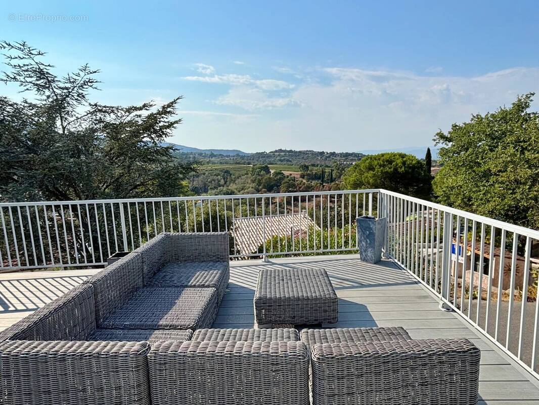 Maison à ROQUEBRUNE-SUR-ARGENS