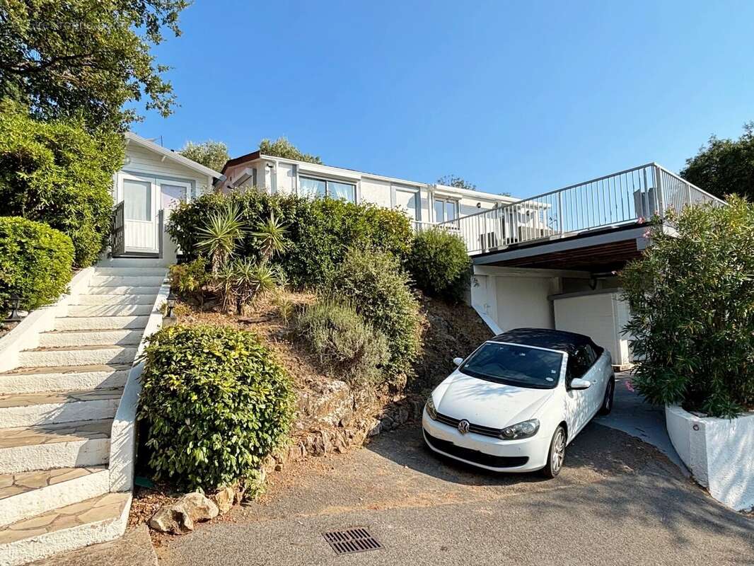 Maison à ROQUEBRUNE-SUR-ARGENS