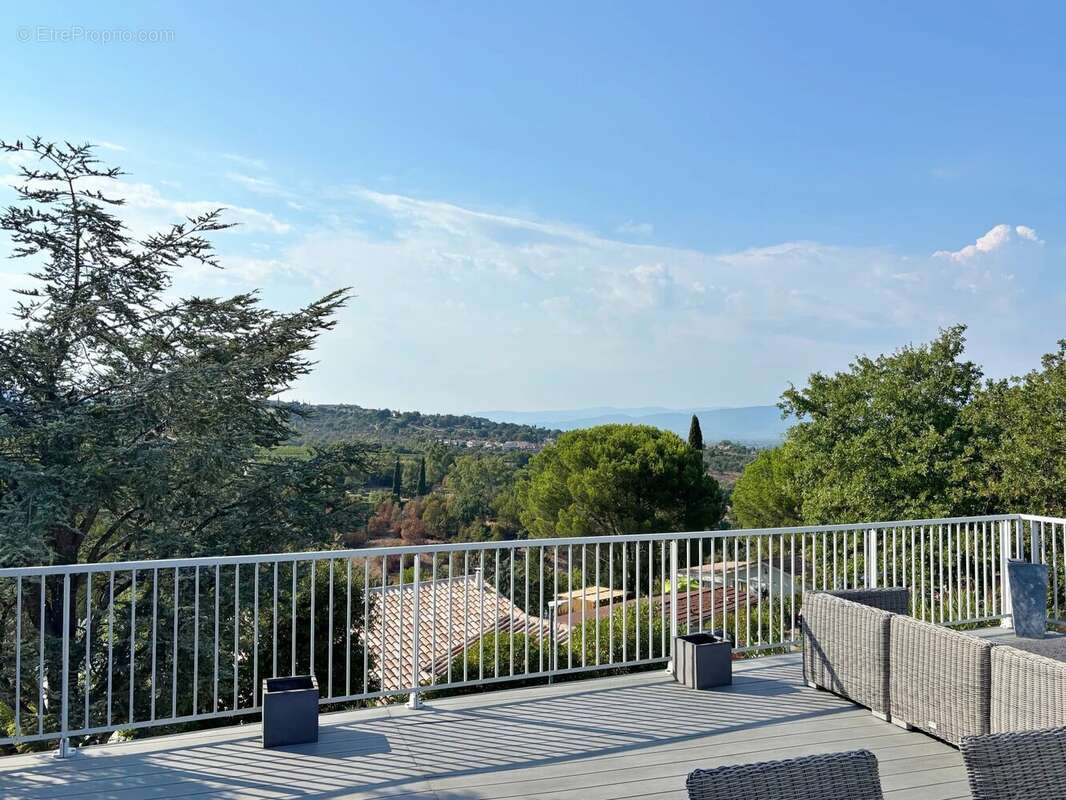 Maison à ROQUEBRUNE-SUR-ARGENS