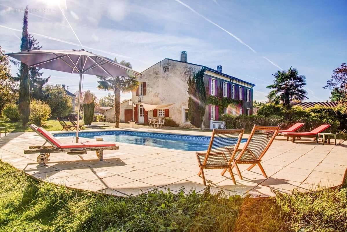 Maison à SAINT-DIZANT-DU-GUA