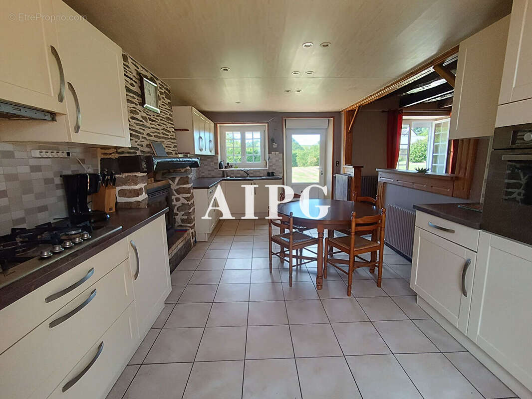 Maison à SAINTE-TREPHINE