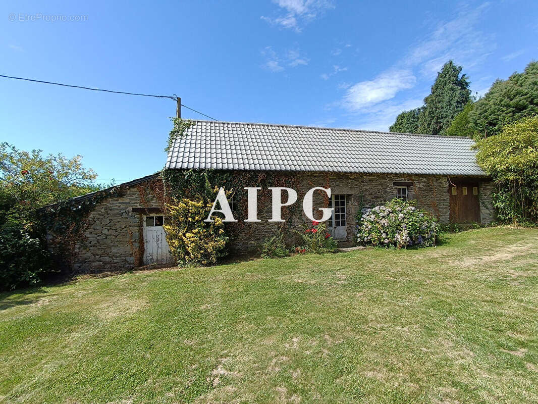 Maison à SAINTE-TREPHINE