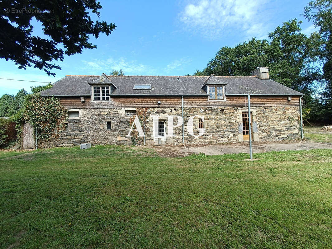Maison à SAINTE-TREPHINE