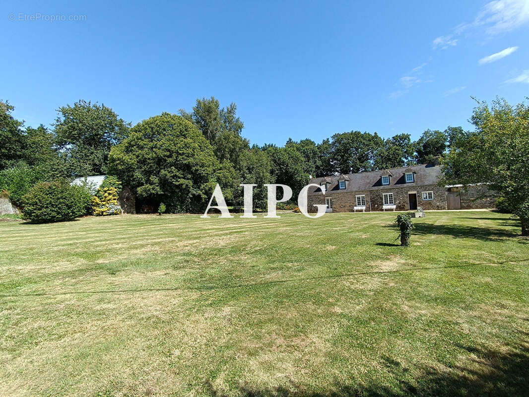 Maison à SAINTE-TREPHINE