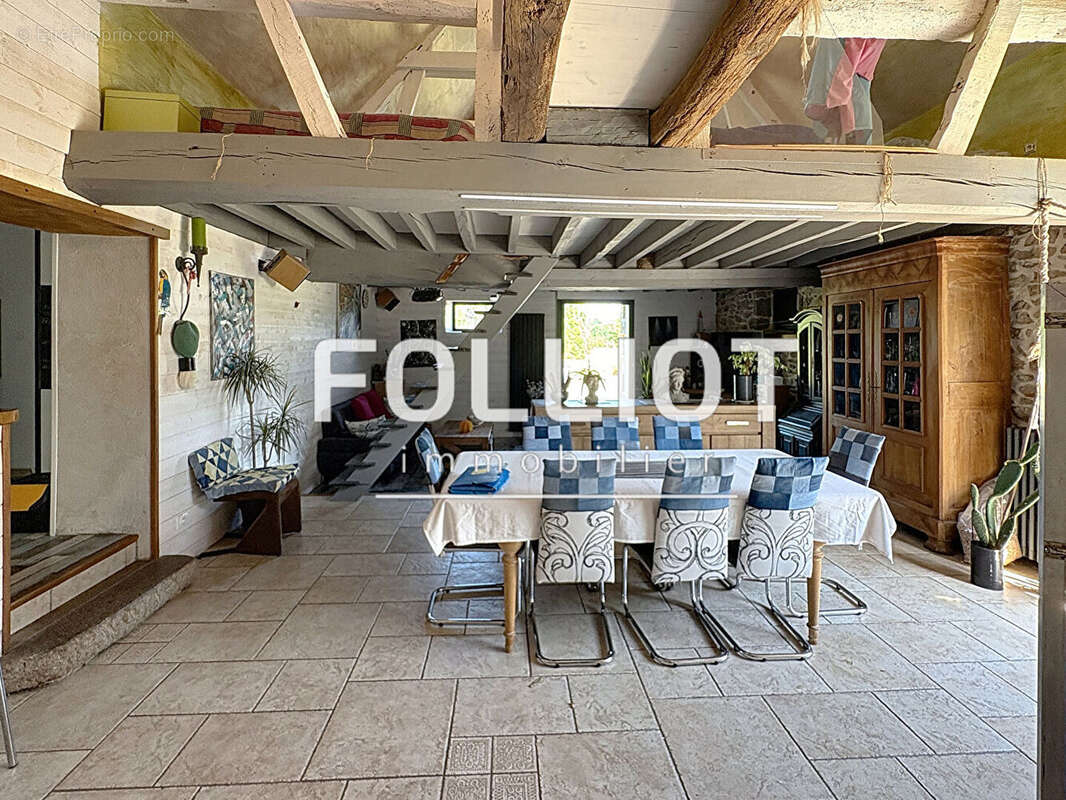 Maison à SAINT-GEORGES-DE-REINTEMBAULT