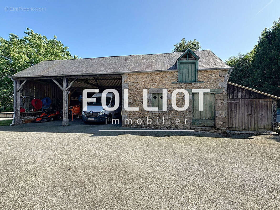 Maison à SAINT-GEORGES-DE-REINTEMBAULT