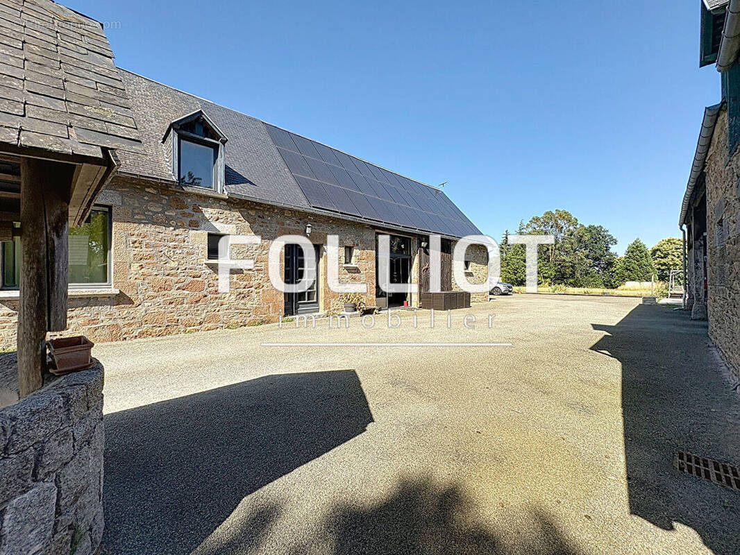 Maison à SAINT-GEORGES-DE-REINTEMBAULT