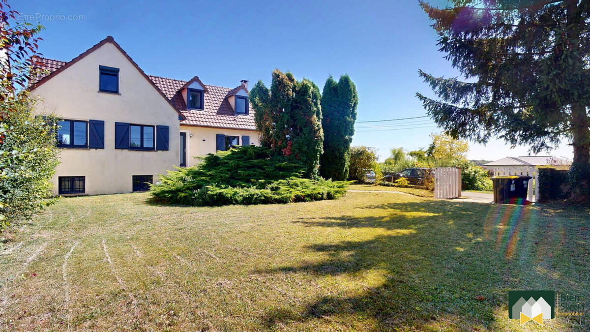 Avant de la maison - Maison à UMPEAU