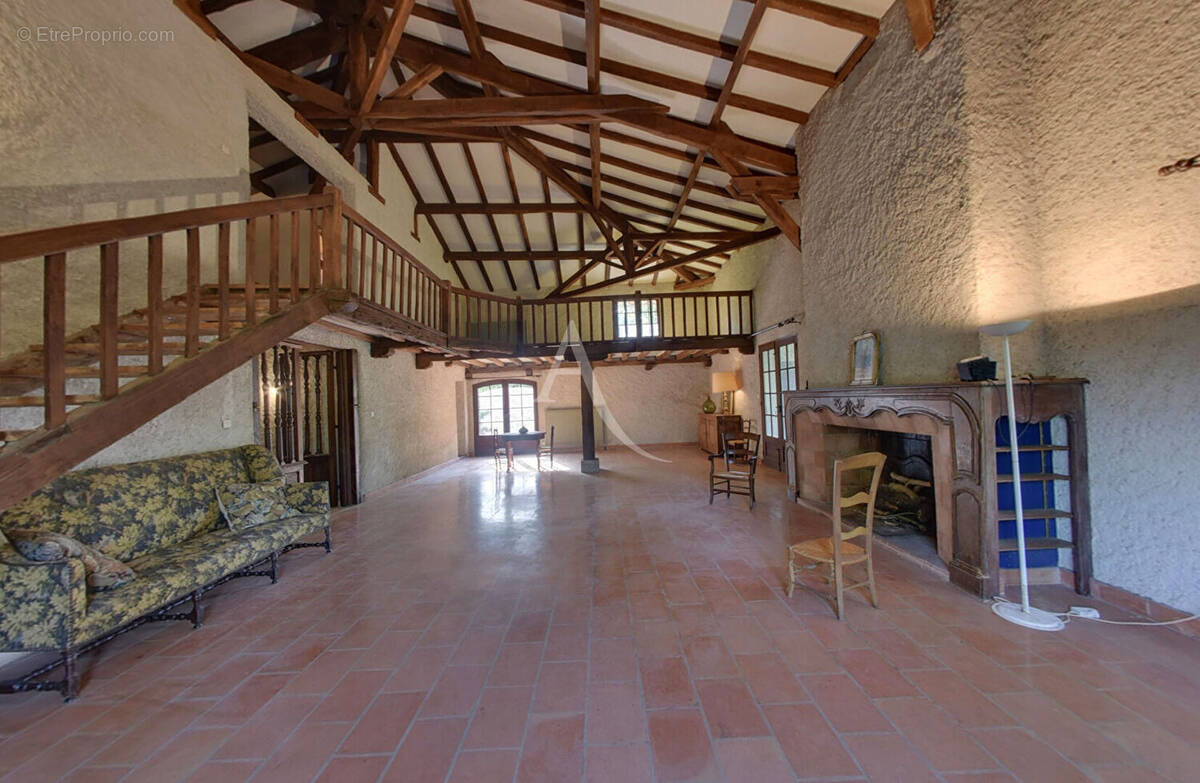 Maison à GENEBRIERES