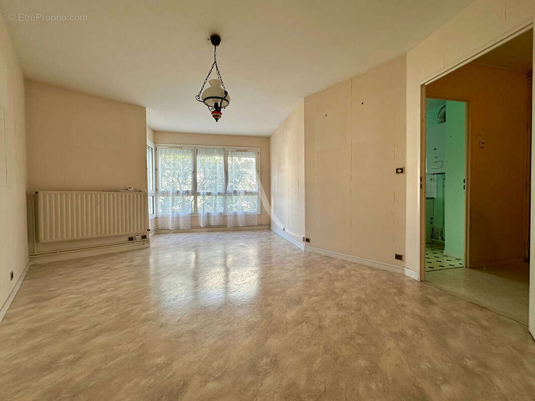 Appartement à SAINT-JEAN-DE-BRAYE