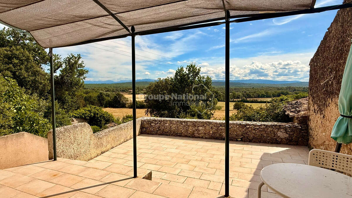 Maison à FOX-AMPHOUX