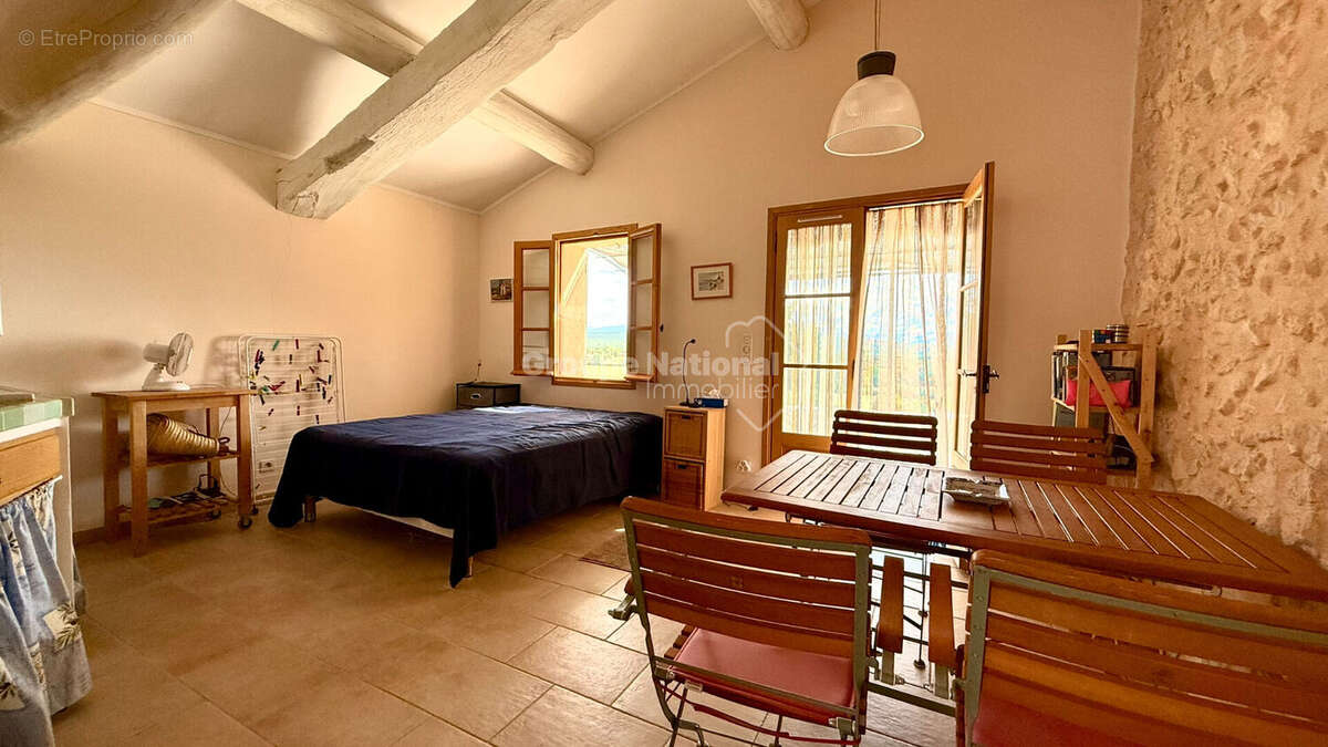 Maison à FOX-AMPHOUX