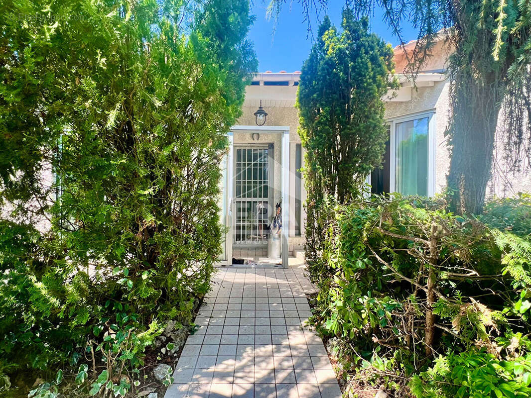 Maison à VAUX-SUR-MER