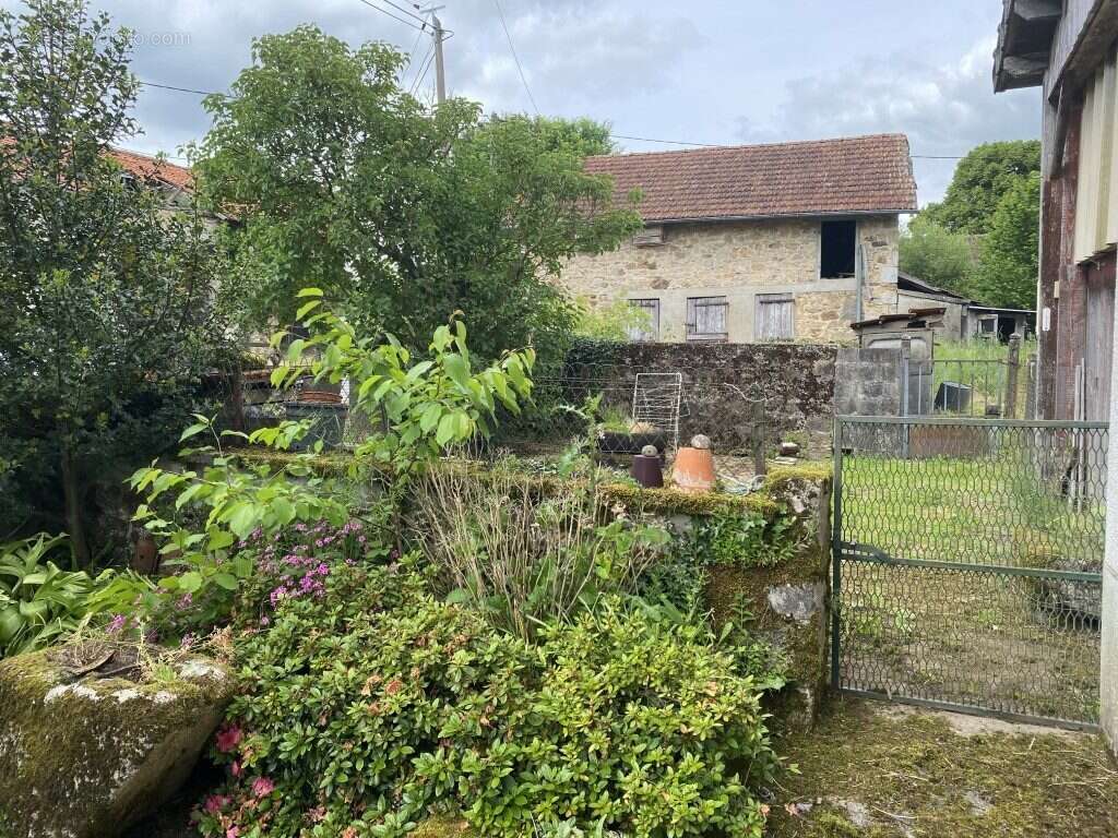 Maison à SAINT-DENIS-DES-MURS