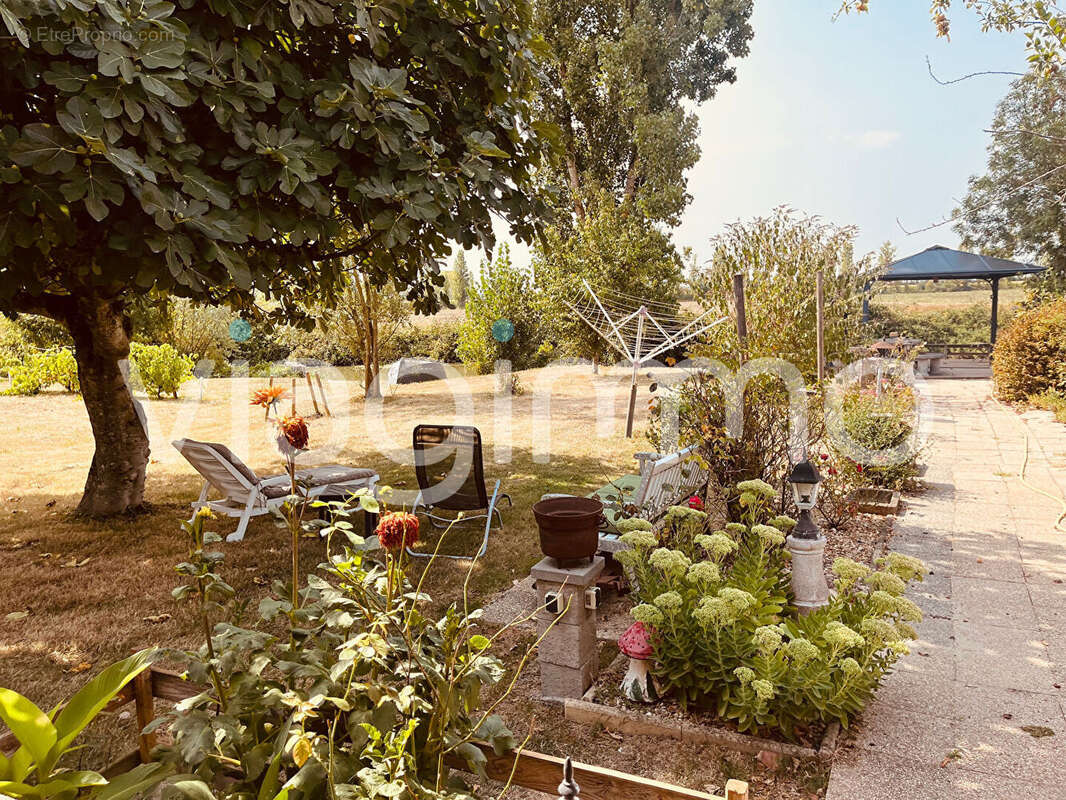 Maison à VOUILLE-LES-MARAIS