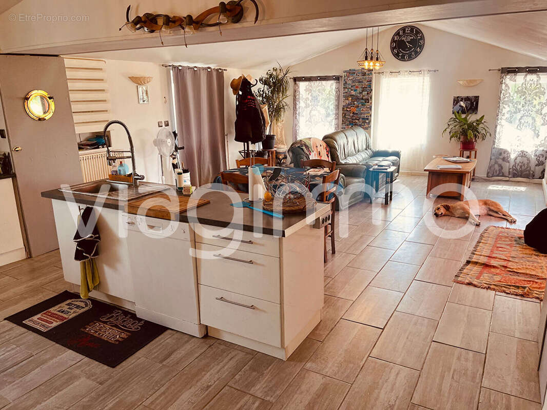 Maison à VOUILLE-LES-MARAIS