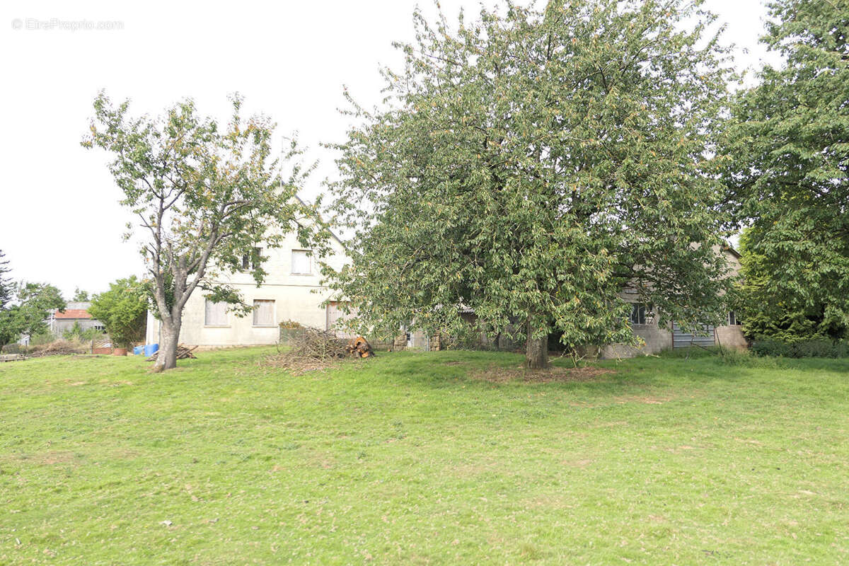 Maison à SAINT-HILAIRE-DU-HARCOUET