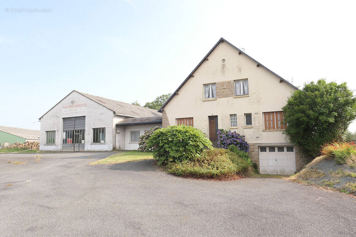Maison à SAINT-HILAIRE-DU-HARCOUET