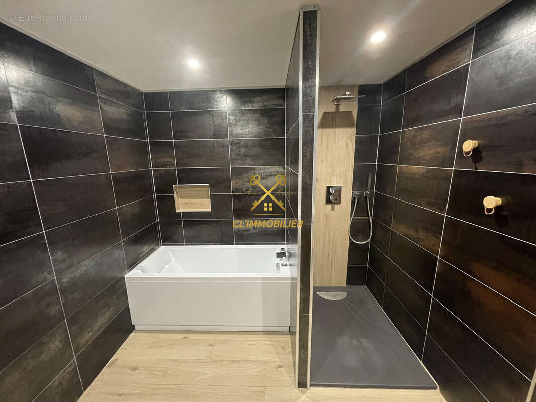 Appartement à SAINT-JUST-MALMONT