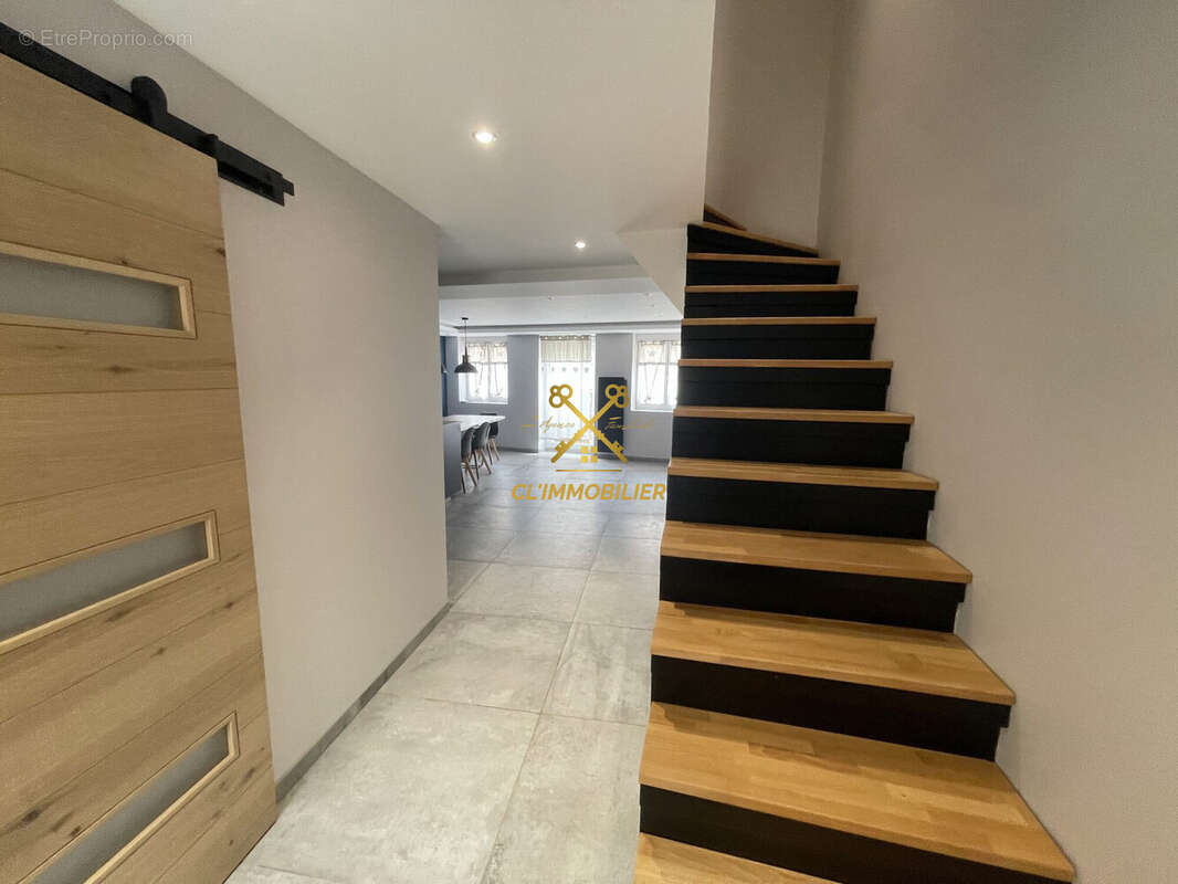 Appartement à SAINT-JUST-MALMONT