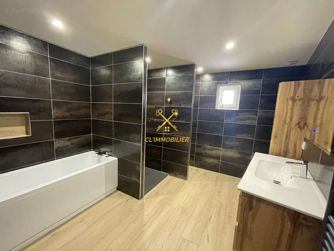 Appartement à SAINT-JUST-MALMONT