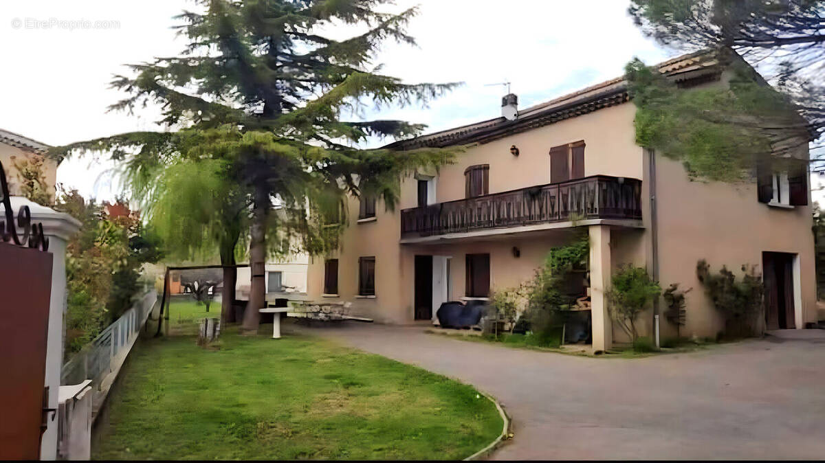 Maison à LARAGNE-MONTEGLIN