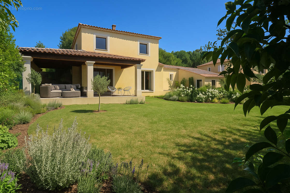 Maison à LIRAC
