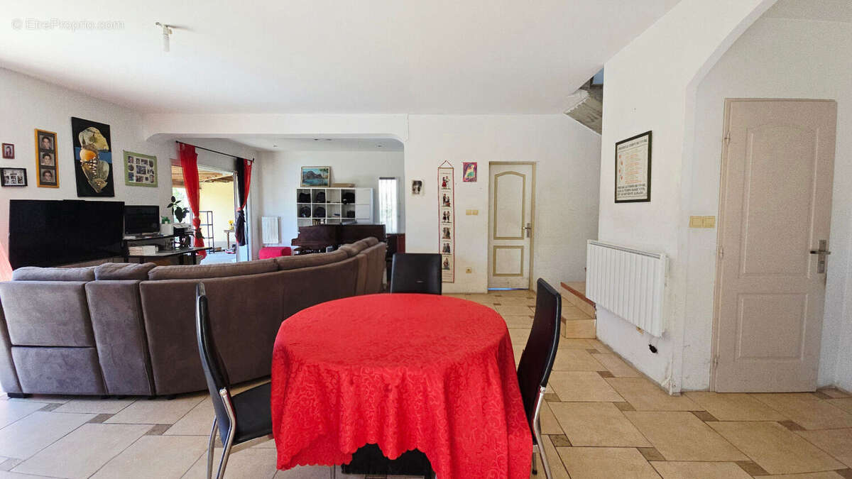 Maison à LIRAC