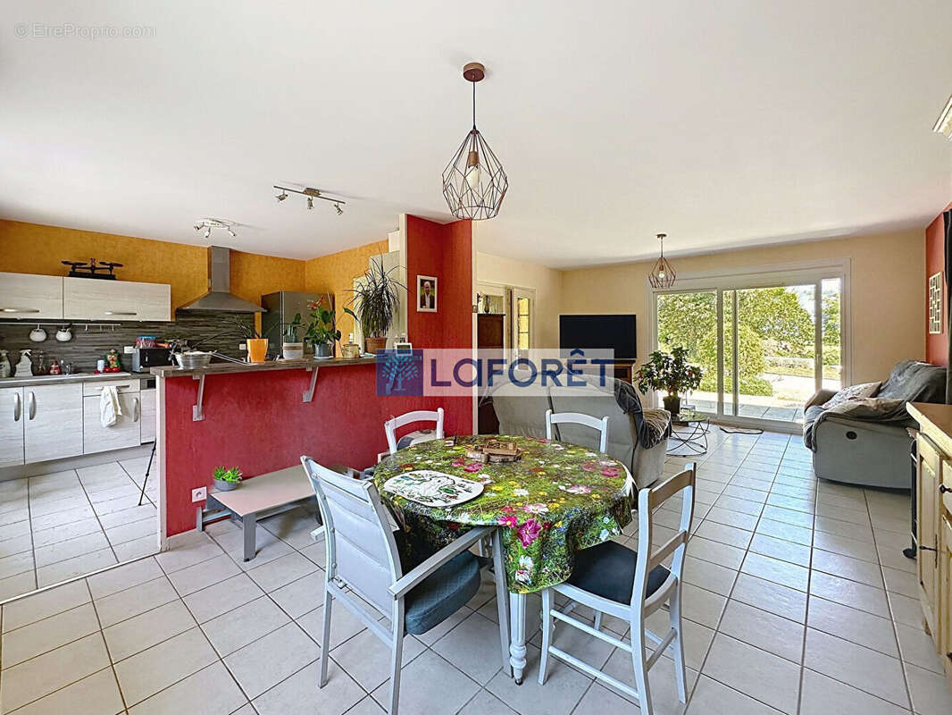 Maison à TIL-CHATEL