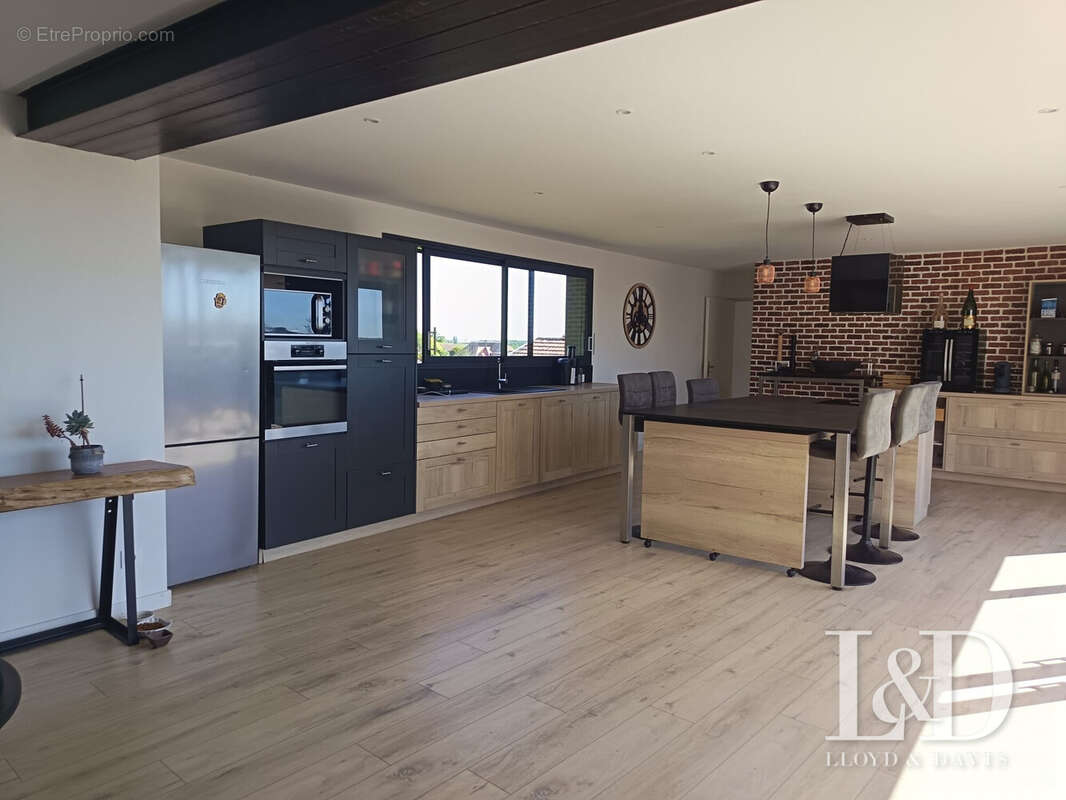 Cuisine - Maison à NUITS-SAINT-GEORGES