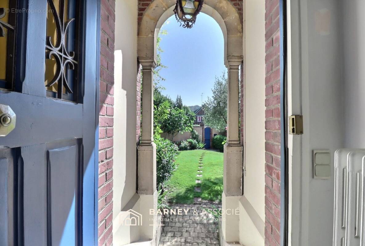 Maison à MONT-SAINT-AIGNAN