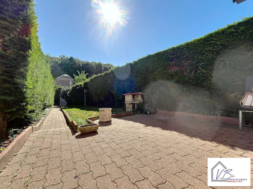 Maison à LILLEBONNE