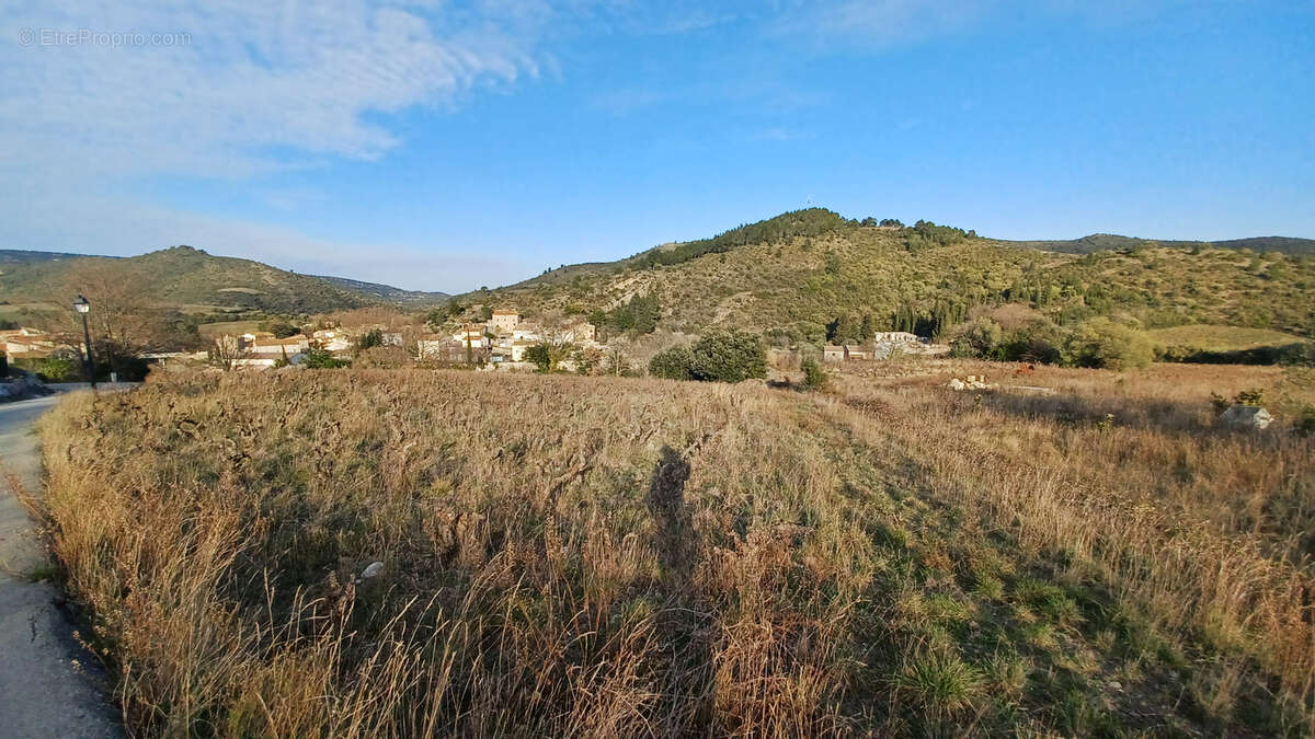 Terrain à VILLENEUVE-LES-CORBIERES