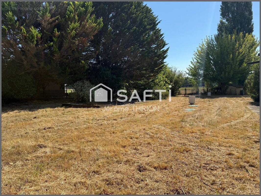 Photo 1 - Terrain à SAINT-SAVIN