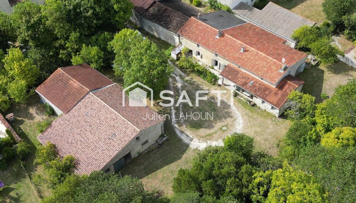 Photo 1 - Maison à SAINT-SEURIN-DE-PALENNE