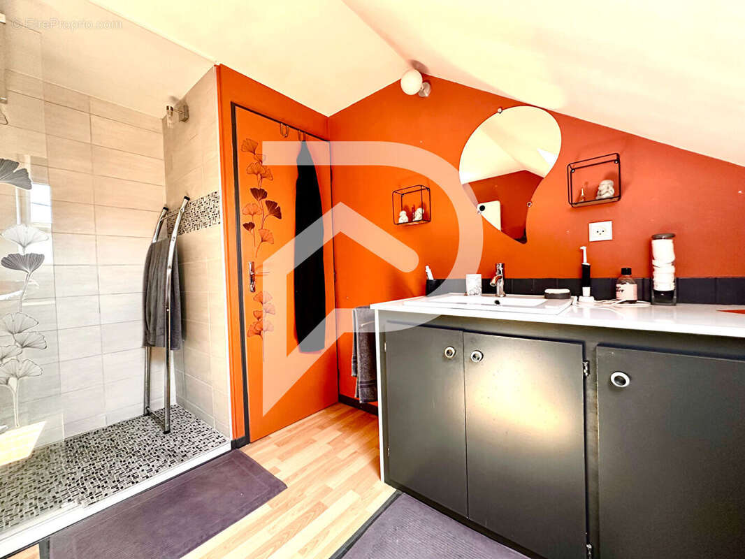 Maison à BEZANGE-LA-GRANDE