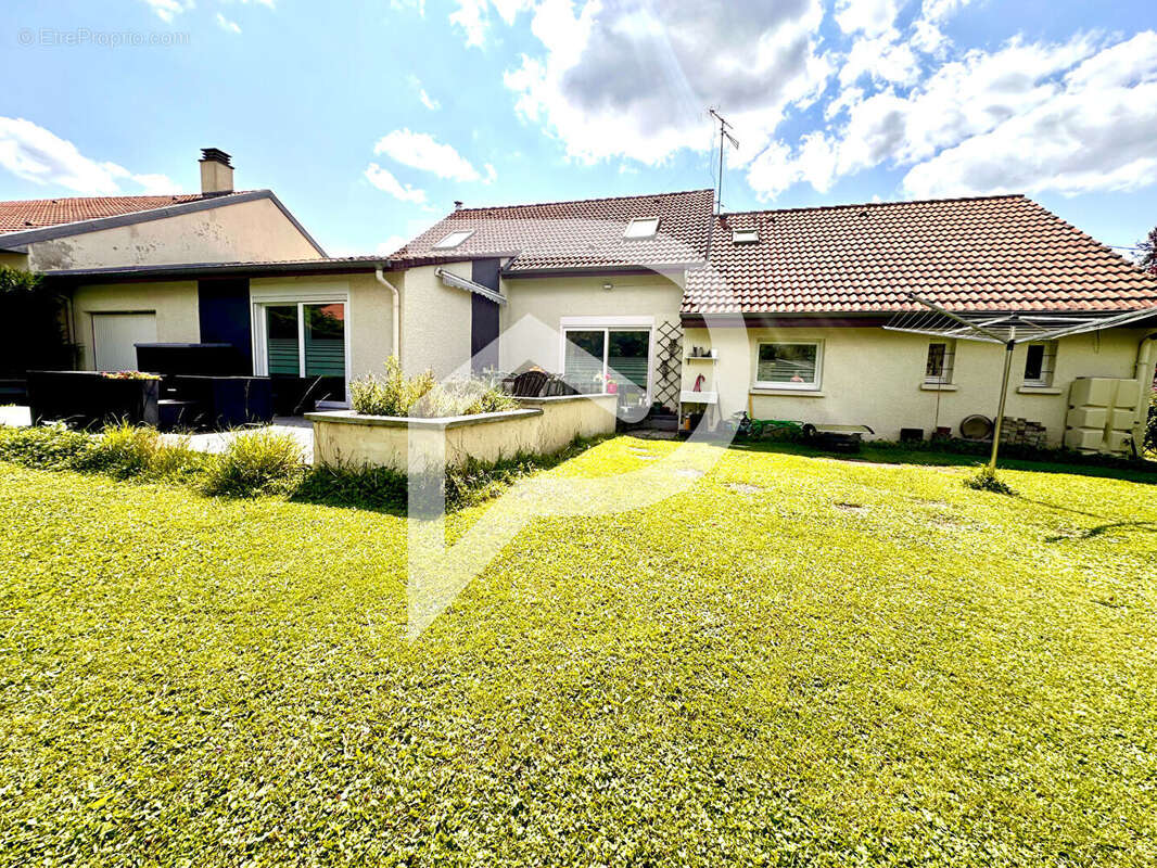 Maison à BEZANGE-LA-GRANDE