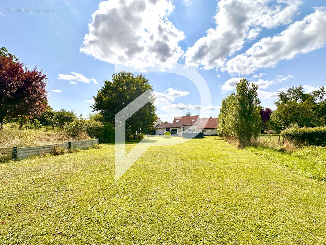 Maison à BEZANGE-LA-GRANDE