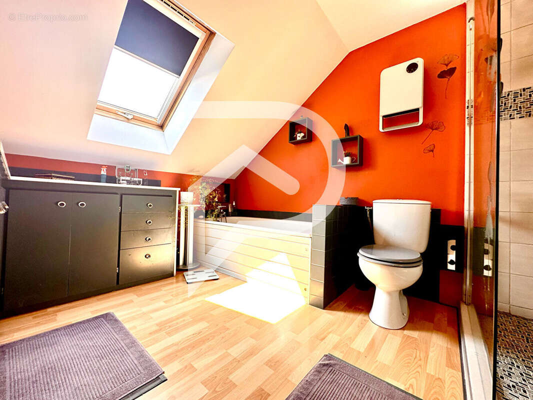 Maison à BEZANGE-LA-GRANDE