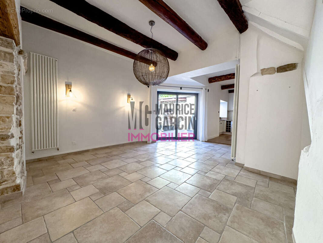 Maison à PERNES-LES-FONTAINES