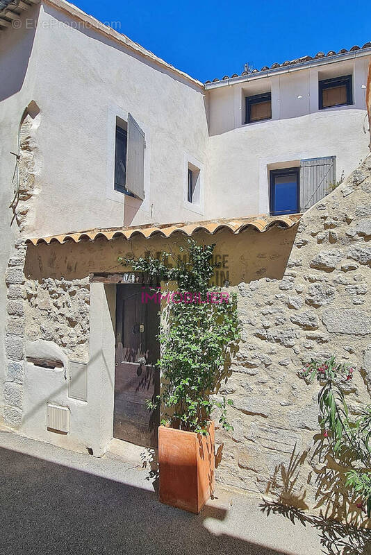 Maison à PERNES-LES-FONTAINES