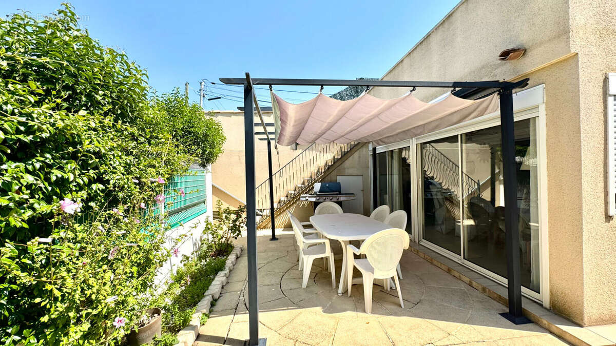 Maison à L&#039;ISLE-SUR-LA-SORGUE