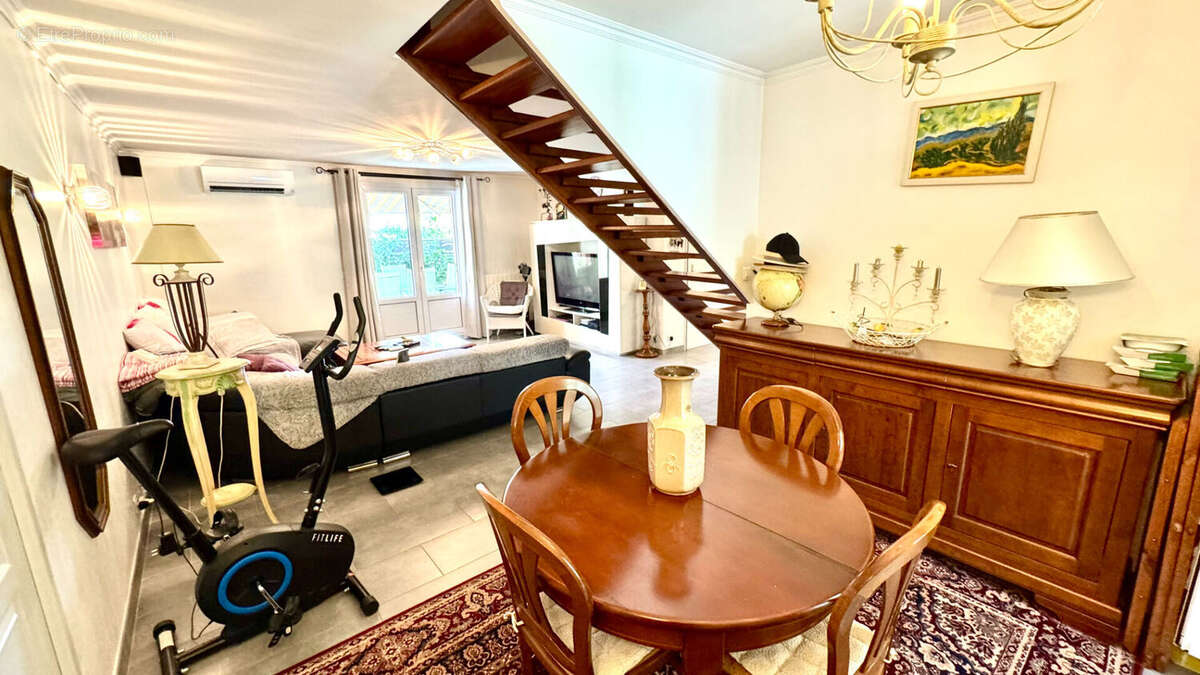 Maison à L&#039;ISLE-SUR-LA-SORGUE