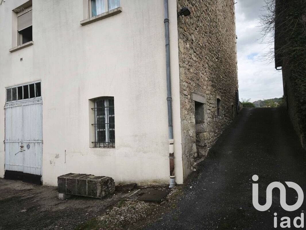 Photo 1 - Parking à ESPALION