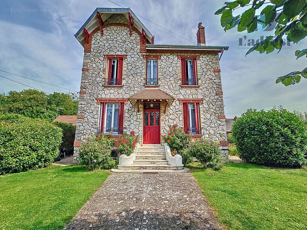 Maison à MONTEREAU-FAULT-YONNE