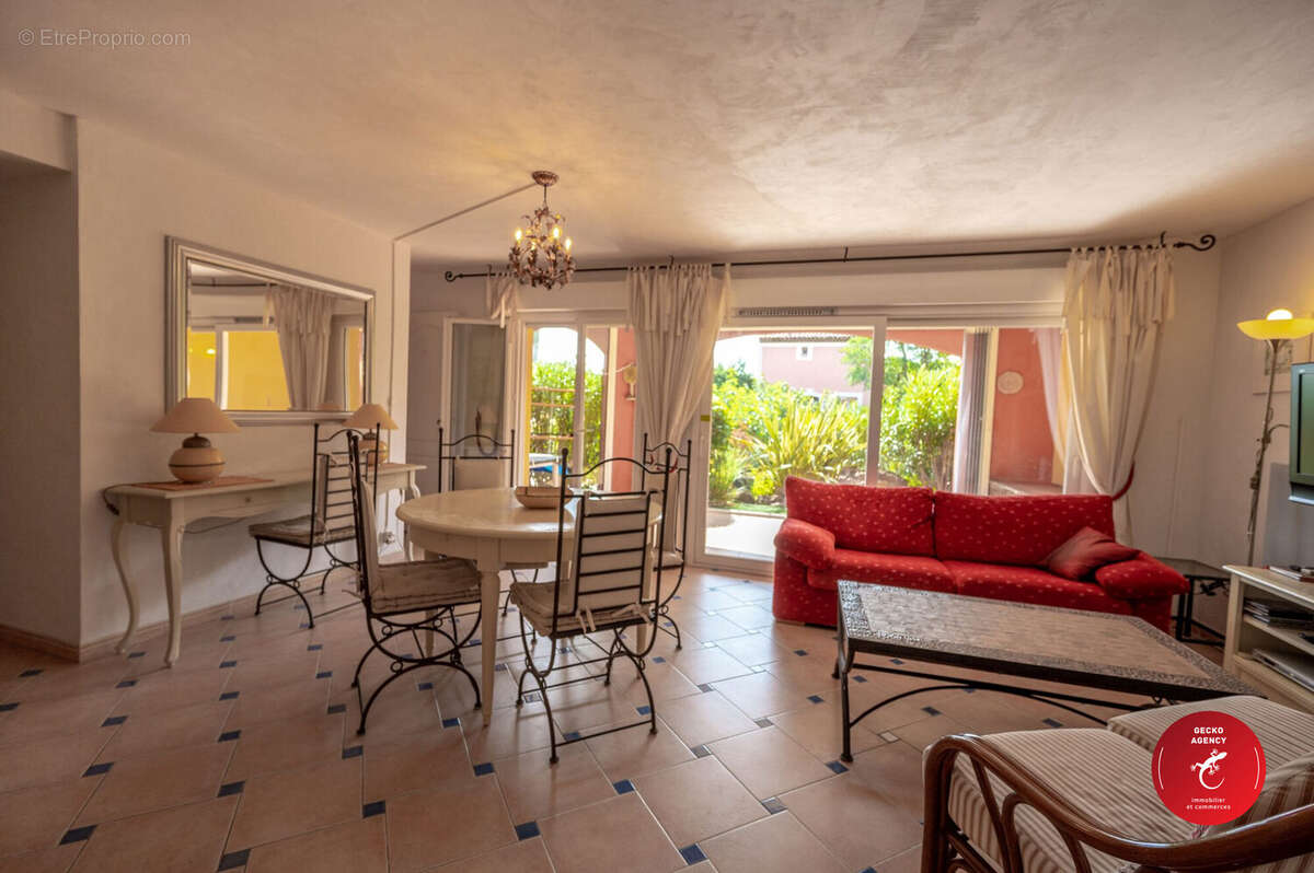 Appartement à ROQUEBRUNE-SUR-ARGENS